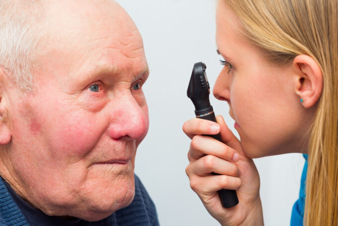 Diagnosing and Treating Dry Eyes in Seniors